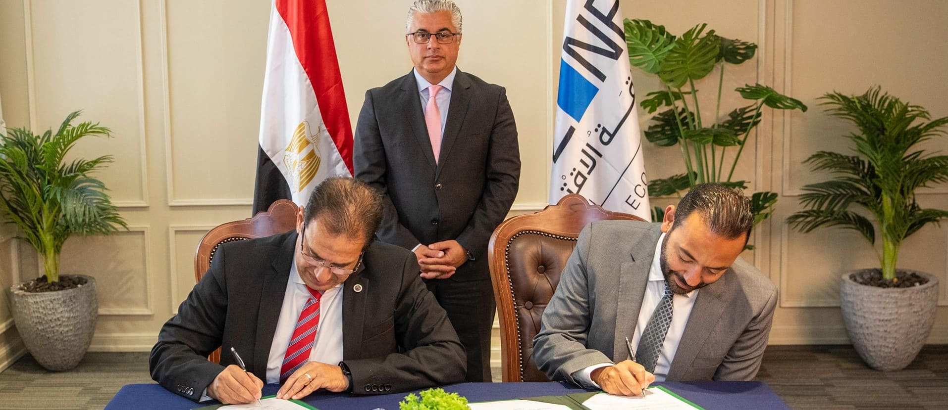 اقتصادية القناة توقع عقد مشروع CWA للمنسوجات في السخنة باستثمارات 19.9 مليون دولار
